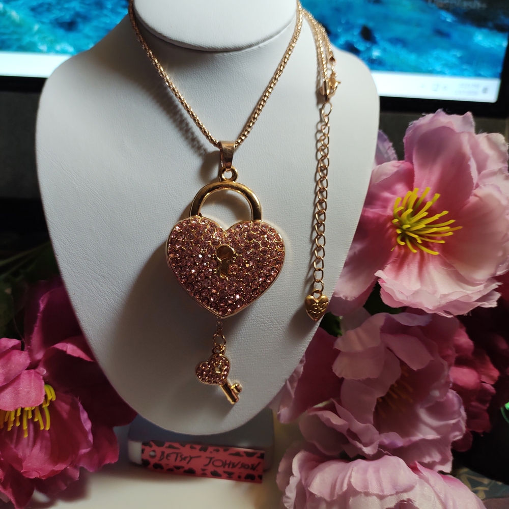 "RARE" Vintage Betsey JohnsonHeart Lock & Key Necklace